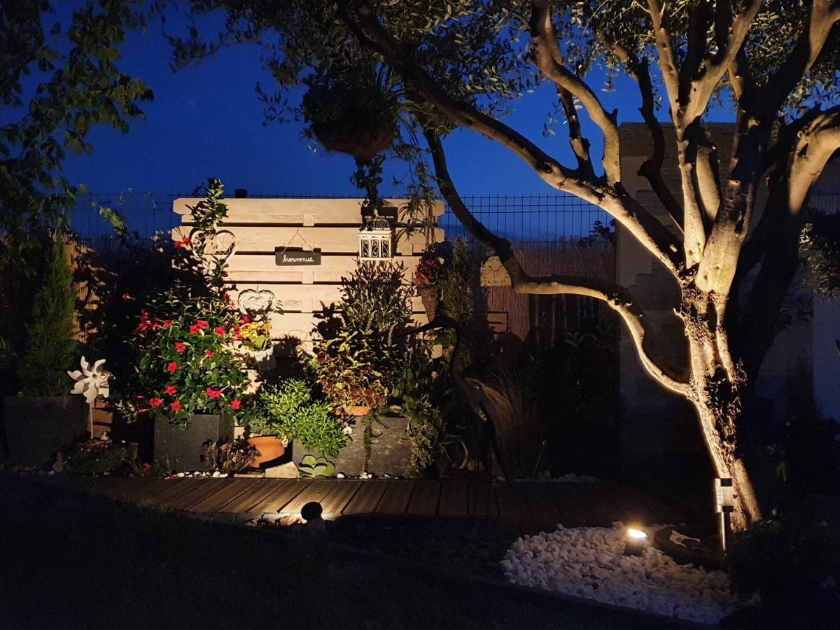 Le Petit Coin De Provence Bed & Breakfast Beaucaire  Dış mekan fotoğraf