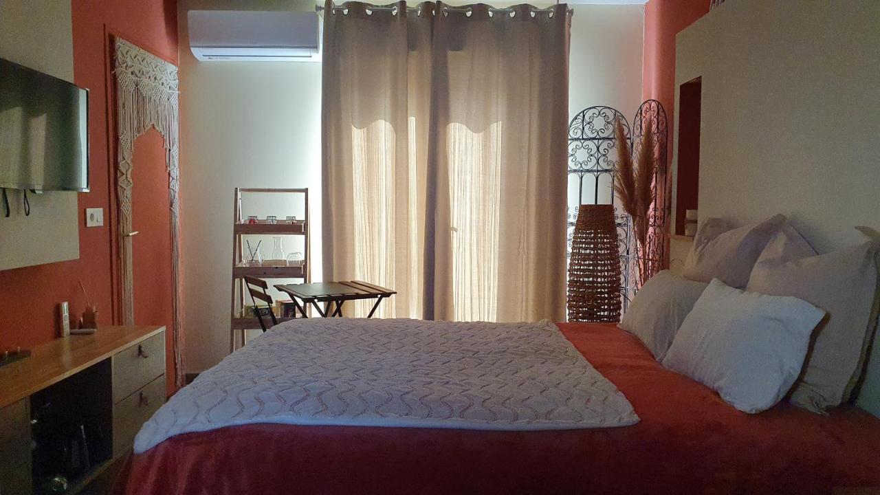 Le Petit Coin De Provence Bed & Breakfast Beaucaire  Dış mekan fotoğraf